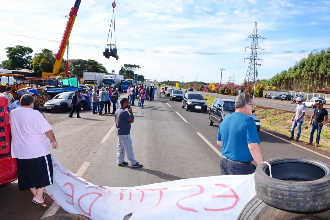 Protesto de caminhoneiros na BR-369, em Aricanduva - Foto: Delair Garcia