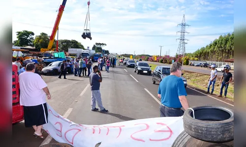 Greve dos caminhoneiros já afeta merenda e transporte escolar em Apucarana e região