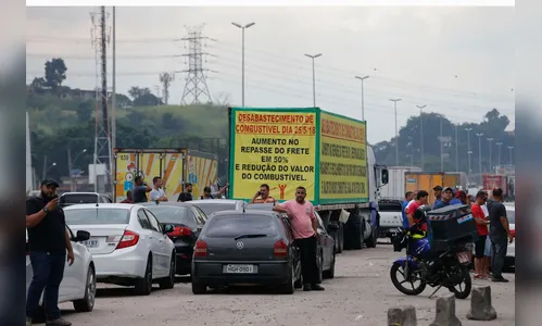 Governo faz proposta de acordo para suspensão por 15 dias da paralisação dos caminhoneiros