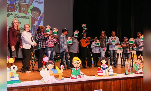 Sarau de Poesias incentiva hábito da leitura entre alunos