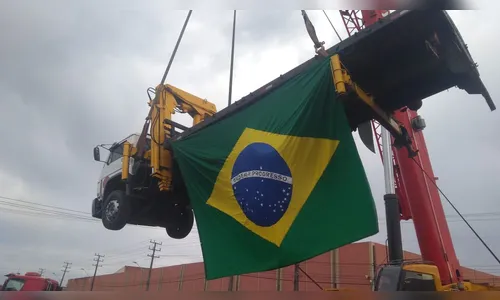 Movimento faz carreata em apoio aos caminhoneiros 