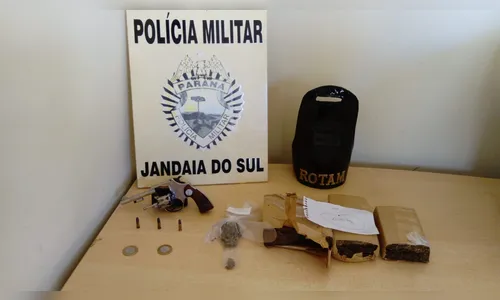 Homem é preso com arma e mais de 1 kg de maconha em Marumbi