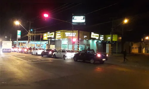 Posto de Apucarana libera venda de combustível e fila chega a 3 km