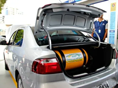 Economia varia de 53% a 57% com relação a gasolina e etanol, respectivamente. (Foto: Adneison Severiano/G1 AM)