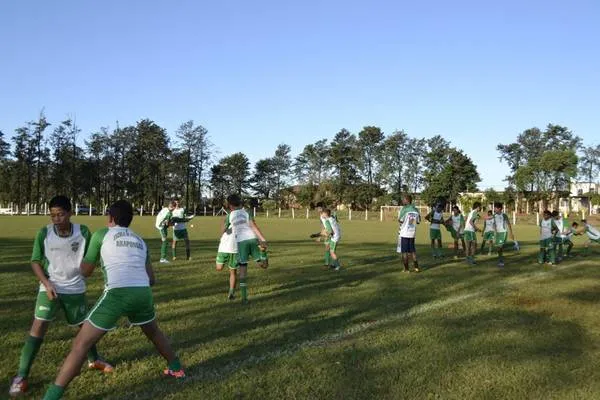 O time sub-17 do Arapongas tenta a sua primeira vitória no Campeonato Paranaense - Foto: Divulgação