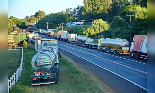 Greve dos caminhoneiros entra no 10º dia nas rodovias do PR; polícia investiga cárcere privado