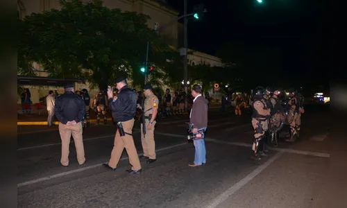 Uma pessoa é detida após protesto no centro de Apucarana