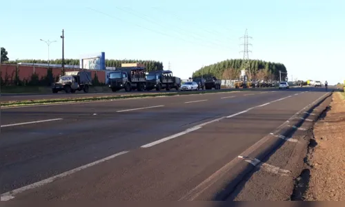 
							Batalhão do Exército em Apucarana manda 250 homens para desbloquear rodovias na região; veja vídeo
						
						