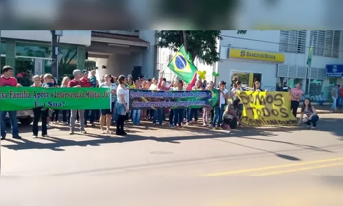 Mesmo com o fim da greve, população sai às ruas em apoio aos caminhoneiros