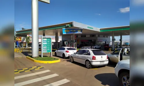 
							Populares formam filas em postos de Apucarana que já receberam gasolina; veja vídeo 
						
						