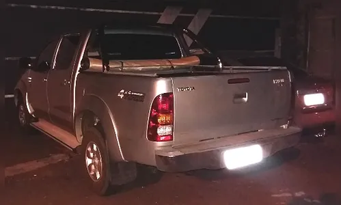 Motorista é preso após ser flagrado com Hilux roubada; veículo seria levado ao Paraguai