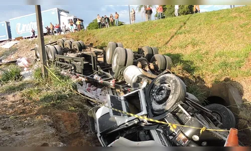 Caminhoneiro morre em acidente no Paraná