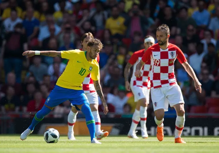Brasil é o segundo no ranking da Fifa. A Alemanha lidera a pontuação. (FOTO - EFE/EPA/Peter Powell)