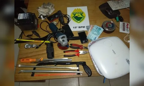 PM prende dupla suspeita de tentar furtar cofre de agência dos Correios em Rolândia