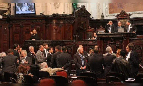  Deputados querem incluir gás de cozinha na cesta básica