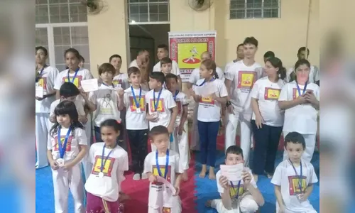 Arapongas realiza encontro de capoeira