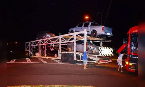 Caminhão enrosca em lombada e obstrui trânsito na BR-369
