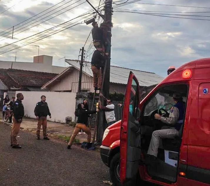 Jovem foi salvo pela Polícia Militar após tentativa de suicídio. (foto - reprodução)