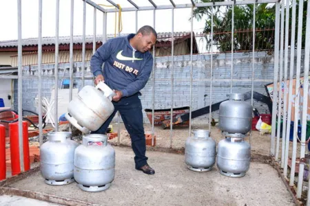 ​ Gás de cozinha ‘some’ das revendas em Apucarana e Arapongas - Foto: Delair Garcia/TN