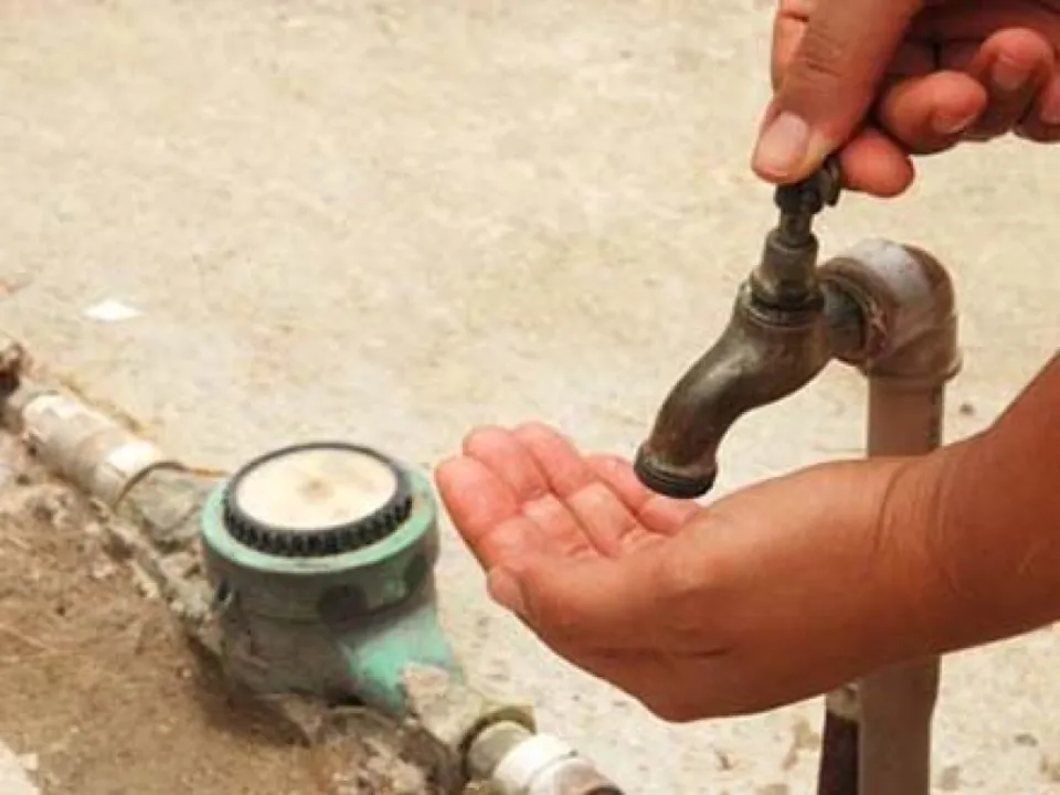Rompimento de adutora causa desabastecimento de água em Borrazópolis