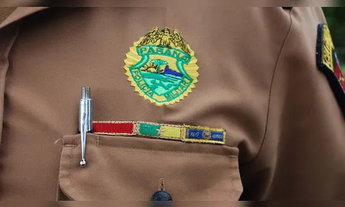 Assaltantes armados rendem policiais militares e roubam viatura na região de Curitiba