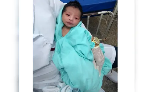 Recém-nascida é resgatada após ser enterrada viva; veja vídeo