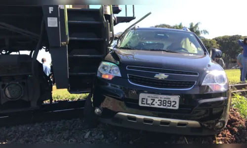 
							Colisão entre trem e carro deixa duas pessoas feridas em Mandaguari
						
						