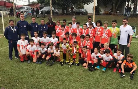 O Esporte Clube Laranja Mecânica fez a festa no CT da Fama em Apucarana - Foto: Divulgação