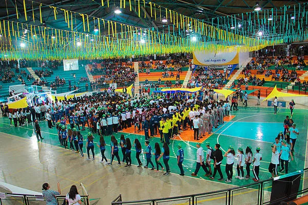Solenidade de abertura dos Jogos Escolares do Paraná foi realizada no Ginásio Luiz Augusto Zin - Foto: www.oesporte.com.br