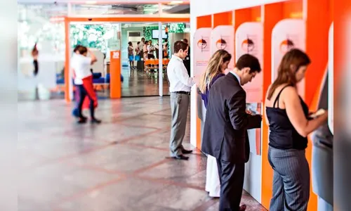 Agências bancárias atendem até às 13h nesta quarta-feira