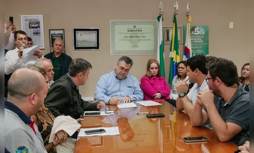 Beto Preto assina ordem de serviço para ambulatório de dermatologia