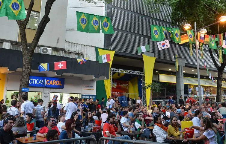 O aumento da clientela nos meses de junho e julho corresponderá a 3,3% do faturamento médio mensal normal de bares e restaurantes - Marcello Casal jr/Agência Brasil
