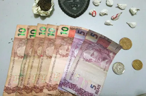 Mulher e adolescentes são flagrados com cocaína, maconha e dinheiro em Arapongas