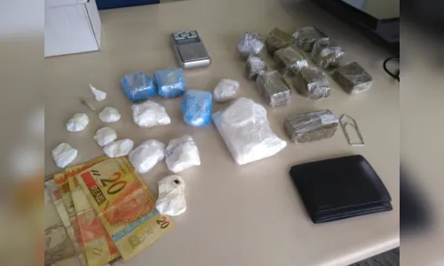 
						
							PM de Apucarana prende casal de jovens com drogas avaliadas em R$ 25 mil
						
						