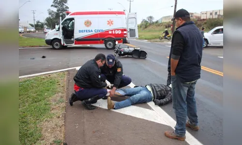 Carro avança preferencial e atinge motociclista em Jandaia do Sul