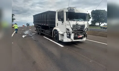 Trabalhador fica ferido após acidente entre caminhões em Apucarana 