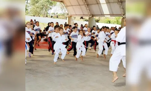 Rede municipal de ensino promove a 8ª edição do Festival de Artes Marciais em Apucarana