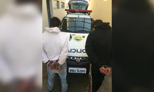 Quadrilha assalta residência enquanto pai saía para levar filhos à escola