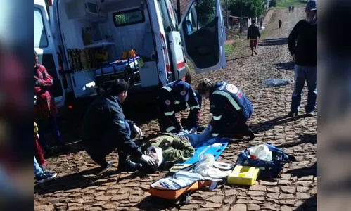 Homem fica gravemente ferido após ser atropelado pelo próprio carro em Manoel Ribas