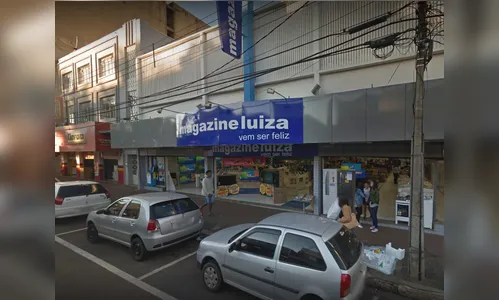 Mulher se passa por cliente e furta videogame de loja em Apucarana