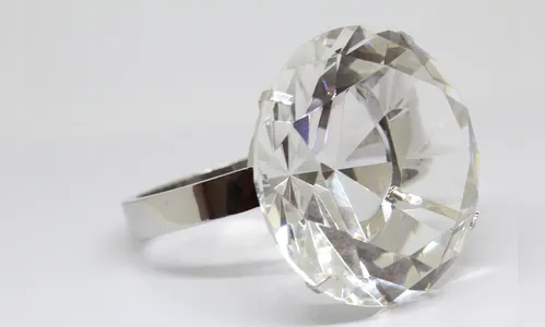 Ladrão finge ser funcionário da Sanepar, invade casa e rouba anel de brilhante em Apucarana