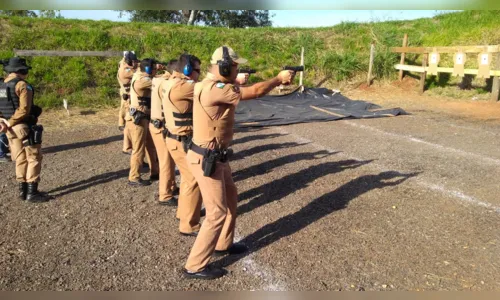 
							Policiais militares realizam treinamento de tiro e manuseio de armas em Apucarana
						
						