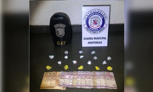 Jovem é presa com drogas em casa onde morava com os três filhos