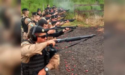 
							Policiais militares realizam treinamento de tiro e manuseio de armas em Apucarana
						
						