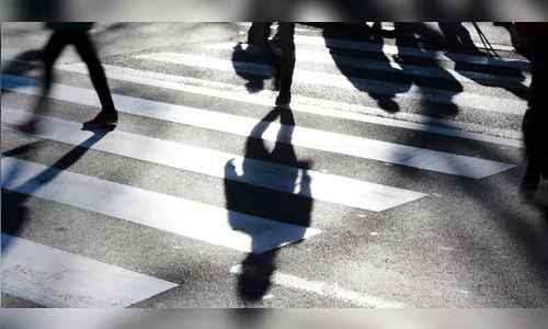 Quatro crianças são atropeladas em faixa de pedestre perto de colégio no Paraná