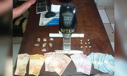 Travesti é suspeito de vender drogas para estudantes em Apucarana