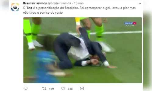 
						
							Tite cai comemorando gol do Brasil e vira meme na internet
						
						