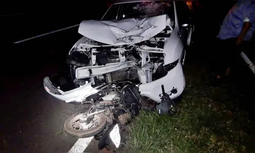 Motociclista morre após bater contra carro na BR-376