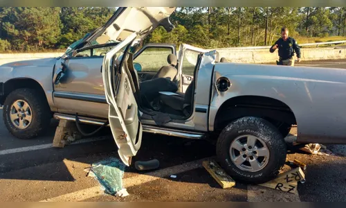 Motorista fica ferido após capotar caminhonete em Mauá da Serra