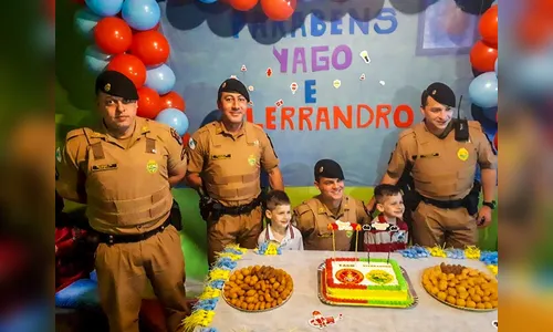 PMs de Arapongas dão vida à festa de aniversário com tema militar